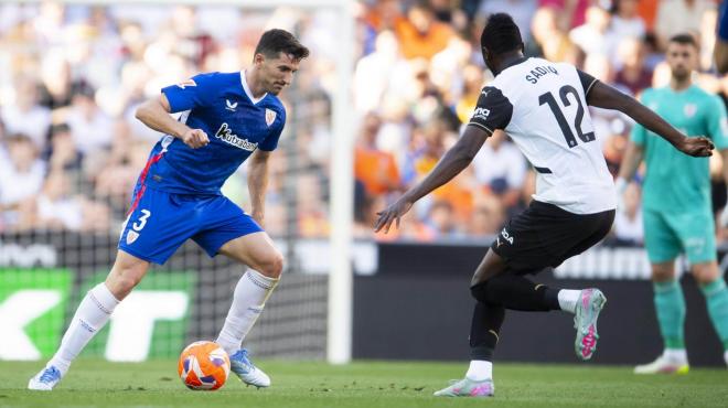 Dani Vivian con Sadiq en el partido de Mestalla ante el Valencia CF (Foto: Athletic Club).