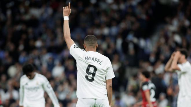 Kylian Mbappé celebrando el gol contra el Sevilla (Cordon Press)