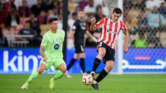 Lewandowski contra Dani Vivian (Cordon Press)