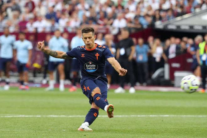 Alfon, primer fichaje del Sevilla, en un encuentro con el Celta (Foto: Cordon Press).