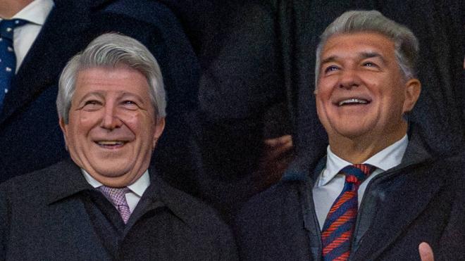 Enrique Cerezo y Joan Laporta, en un partido de LALIGA (Cordon Press)
