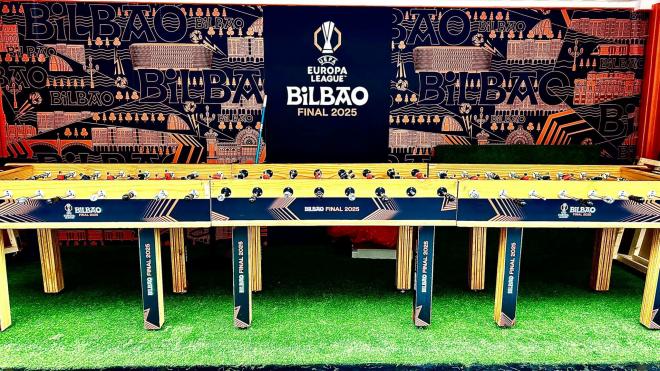 Furbolínes situados en el centro de Bilbao por la final de UEFA Europa League 2025 (Foto: ElDesmarque).