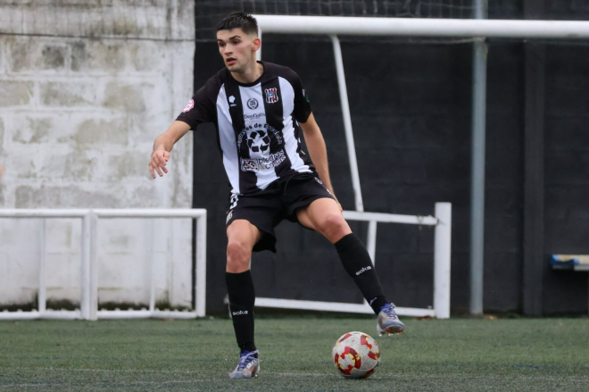 Diego Espinosa durante un partido. (Foto: UM Escobedo)