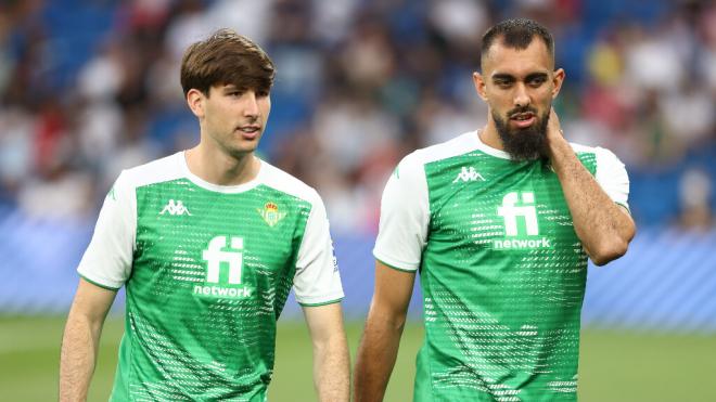 Juan Miranda y Borja Iglesias antes de un partido con el Real Betis (Fuente: Europa Press)