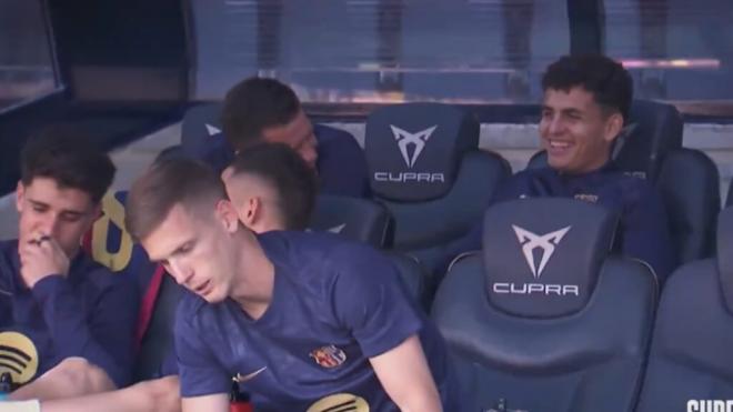 Szczesny en el banquillo de Montjuic contra el Villarreal (Captura de 'DAZN')