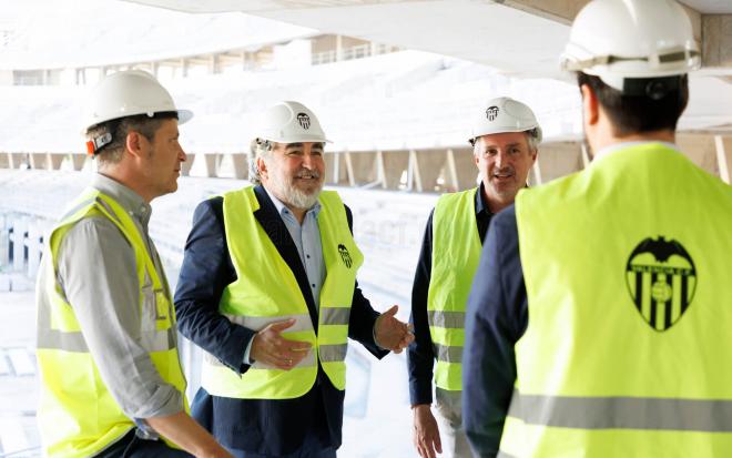 Javier Solís y José Manuel Rodríguez Uribes, en la visita al Nou Mestalla (Foto: VCF).