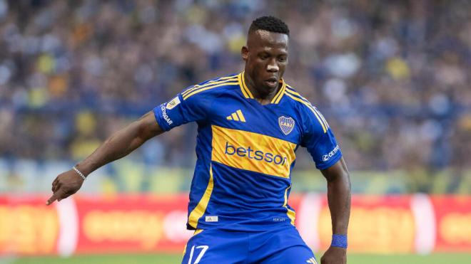 Luis Advíncula durante un partido de Boca Juniors (Fuente: Cordon Press)