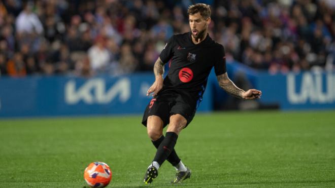 Íñigo Martínez en un partido con el FC Barcelona (Foto: Cordon Press)