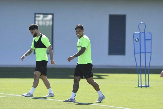 Isco Alarcón y el Cucho Hernández (Foto: Kiko Hurtado).