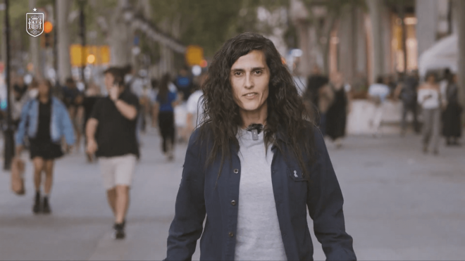 Montse Tomé en las ramblas de Barcelona.