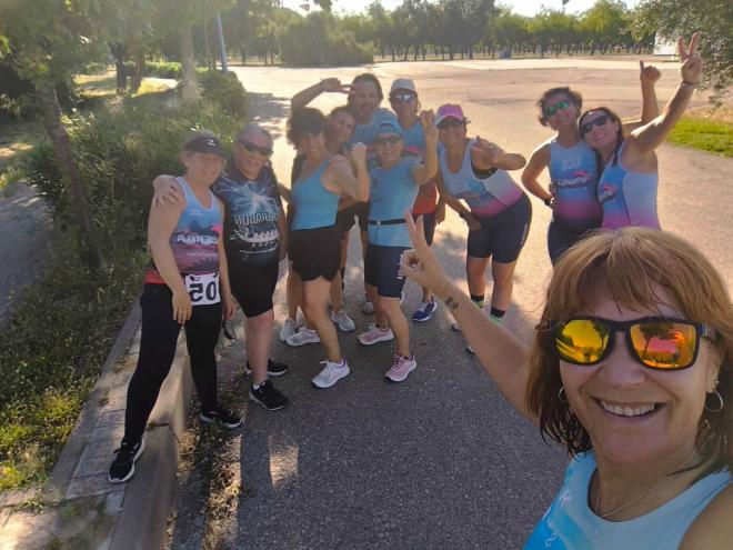 'Las Dragonas' se preparan para el reto del triatlón de Sevilla.