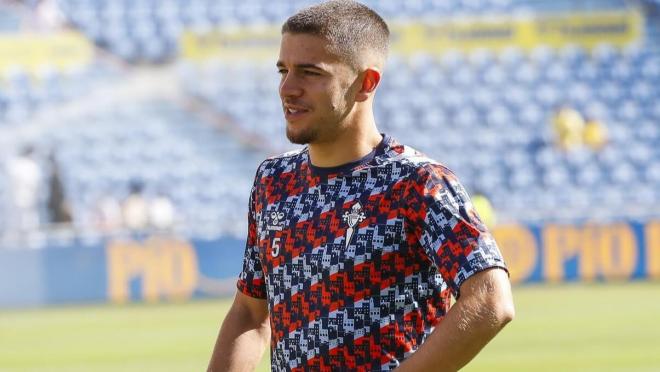 Sergio Carreira, en un calentamiento con el Celta (Foto: LALIGA).