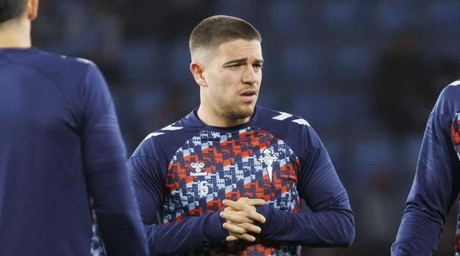 Sergio Carreira, en un calentamiento con el Celta (Foto: LALIGA).
