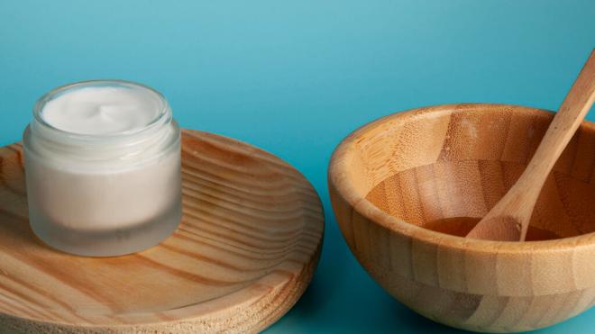 Imagen de archivo de un bote de crema de cristal (Foto: Freepik)