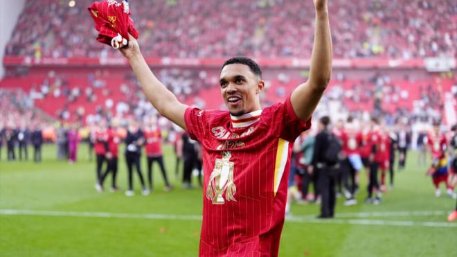 Trent Alexander-Arnold celebrando el título de la Premier League (Foto: Europa Press)