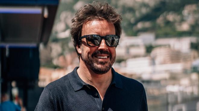 Fernando Alonso, llegando a Mónaco (Foto: Aston Martin).