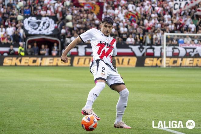 Ratiu, en un partido del Rayo Vallecano (FOTO: LALIGA).