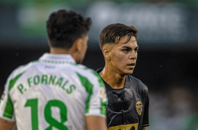 Enzo Barrenechea ante el Real Betis