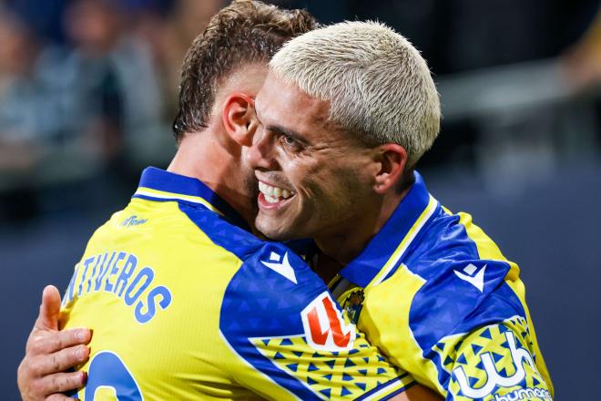 Brian Ocampo celebra un gol con el Cádiz (Foto: LaLiga).
