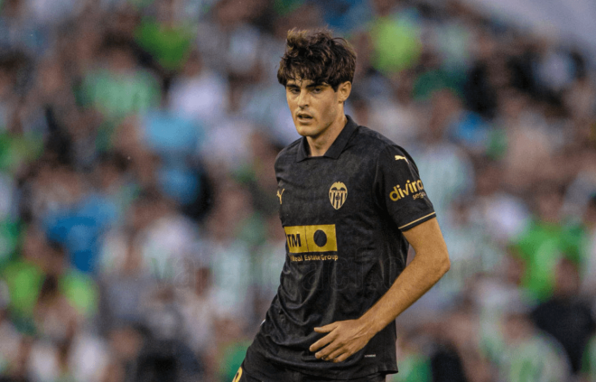 Javi Guerra ante el Real Betis