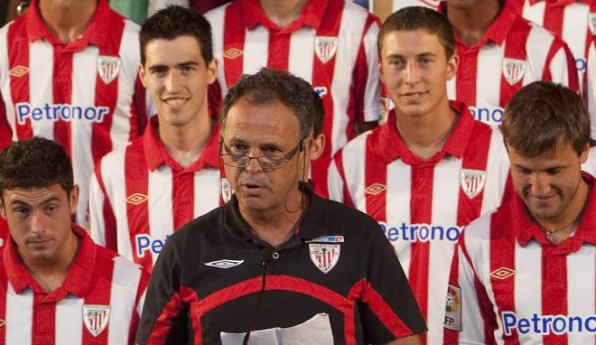 Joaquín Caparrós y, detrás, Óscar de Marcos (Foto: CordonPress).