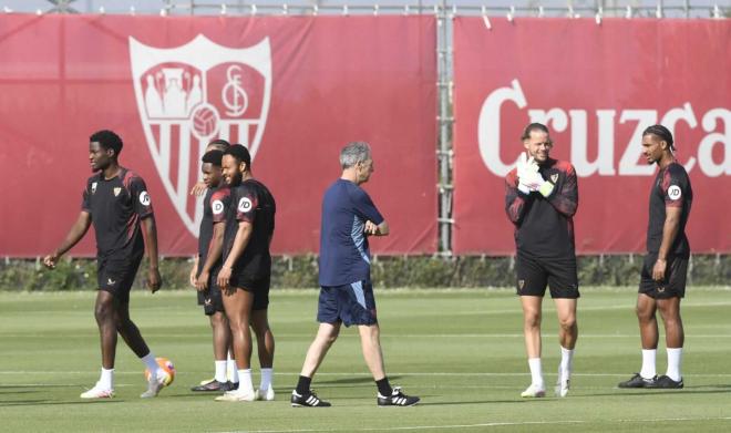 Joaquín Caparrós, en el entrenamiento de este viernes (Foto: Kiko Hurtado).