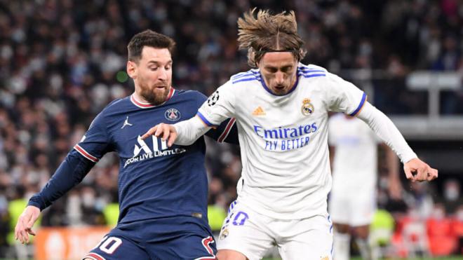 Luka Modric y Leo Messi, en uno de sus últimos enfrentamientos en Champions League (foto: Cordon P
