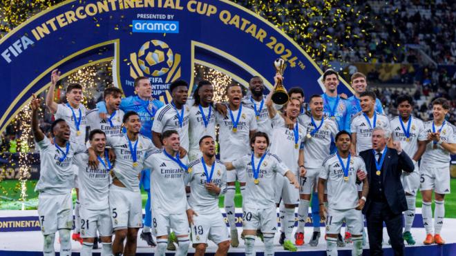 El Real Madrid celebrando la Copa Intercontinental (Cordon Press)