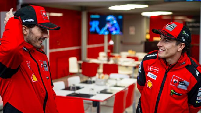 Pecco Bagnaia y Marc Márquez, en Silverstone (Foto: Ducati).