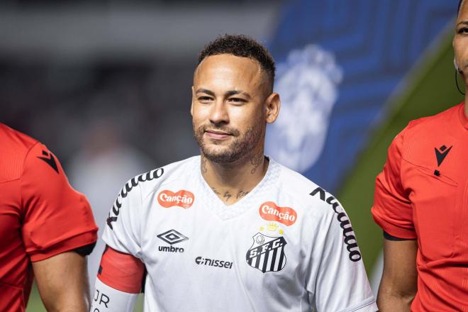 Neymar, durante un partido con Santos (Foto: Cordon Press).