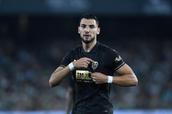 Rafa Mir celebra su gol al Betis (Foto: Kiko Hurtado)
