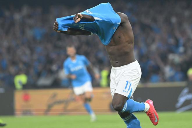 Romelu Lukaku celebra su gol en el Nápoles-Cagliari (Foto: Cordon Press).
