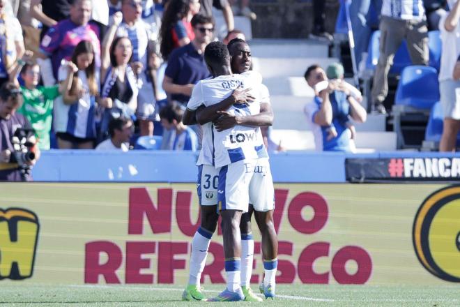 Diomande y Cisse celebran un gol en el Leganés-Valladolid (Foto: LaLiga).