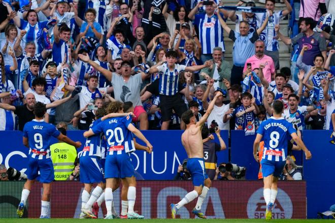 Javi Puado celebra su gol en el Espanyol-Las Palmas (Foto: EFE).