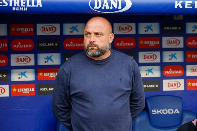 Manolo González, antes del Espanyol-Las Palmas (Foto: Cordon Press).