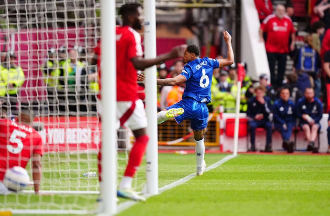 Colwill celebra el gol que mete al Chelsea en Champions (Foto: Cordon Press).