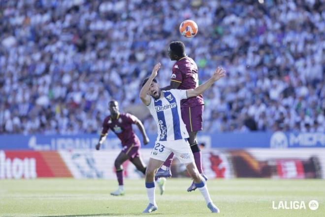 Aidoo, ante el Leganés.