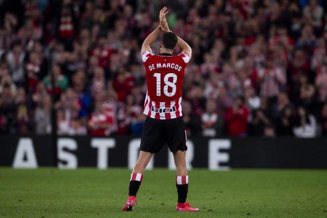 Oscar de Marcos aplaude en el cambio ante el Barça en San Mamés (Foto: Athletic Club).