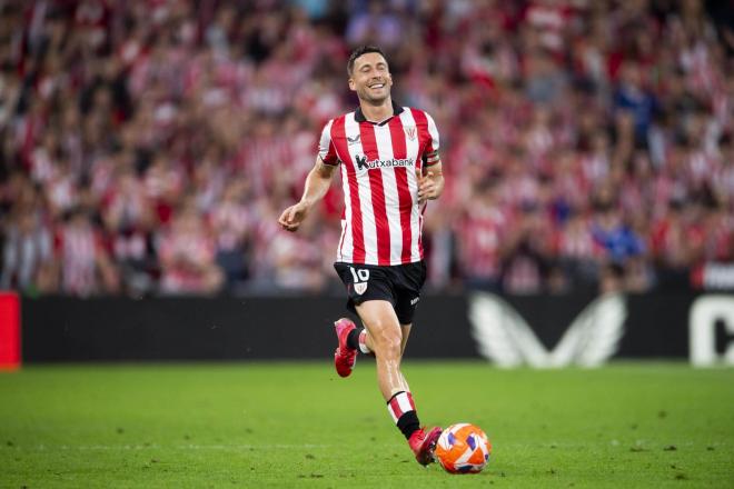 Oscar de Marcos en acción ante el Barça en San Mamés (Foto: Athletic Club).