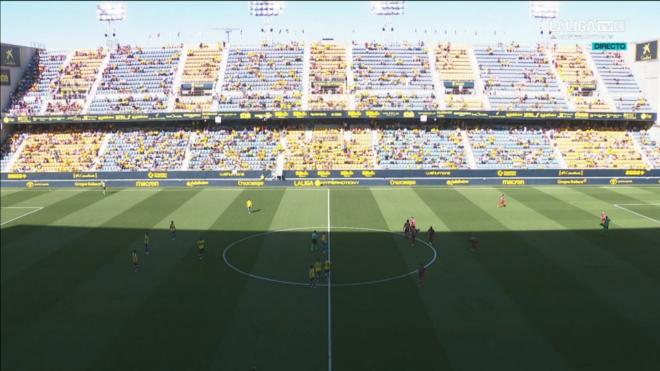 El Nuevo Mirandilla, antes del inicio del Cádiz-Huesca.