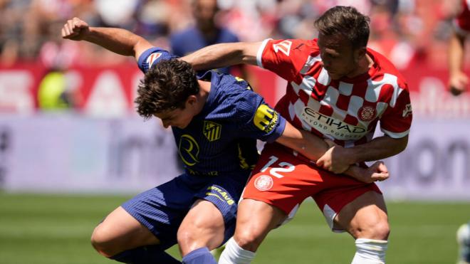 Julián Álvarez y Arthur en el Girona - Atlético (Fuente: EFE)