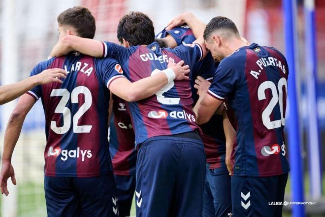 Los jugadores del Eibar celebran uno de los goles ante el Córdoba (Foto: LaLiga).
