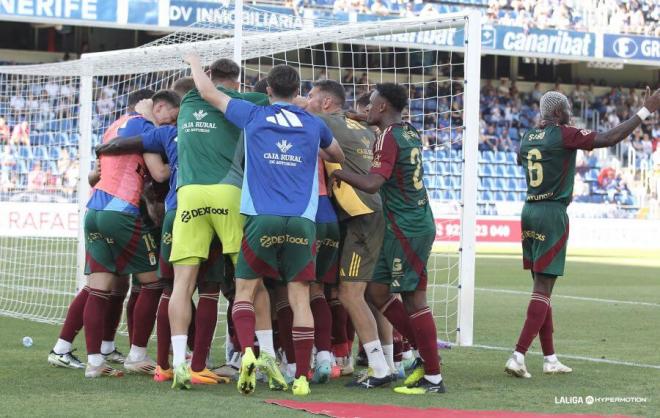 Los jugadores del Oviedo celebran el gol de Nacho Vidal (Foto: LaLiga).