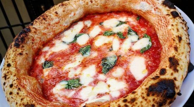Pizza del Olio Pizza Napoletana.