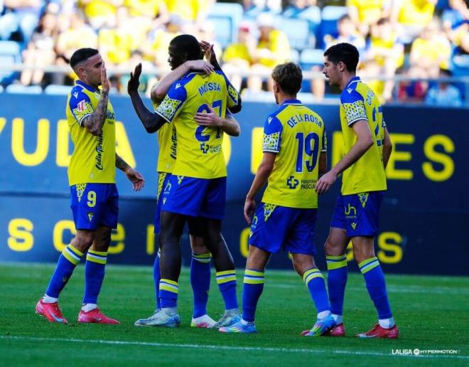 Moussa Diakité celebra su gol con sus compañeros (Foto: LaLiga).