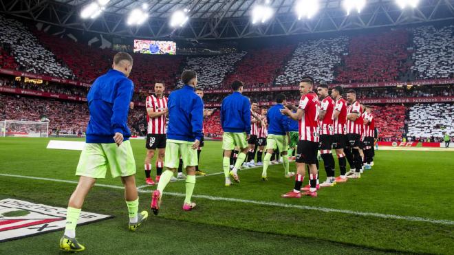 Pasillo ante la salida del Barça al campo en San Mamés (Foto: Athletic Club).