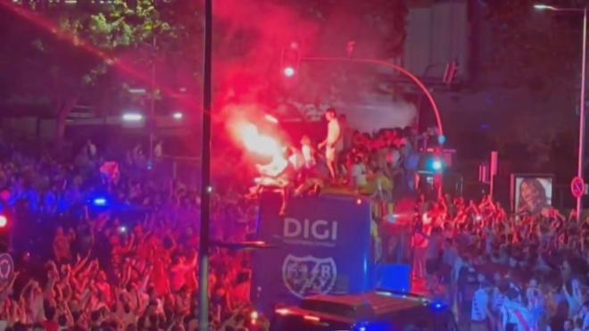 La locura en la Fuente de la Asamblea con el Rayo Vallecano (Imagen: Telemadrid).