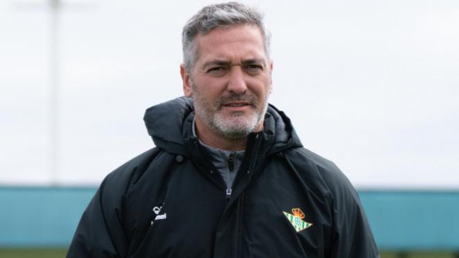 Arzu, ex entrenador del filial del Betis (Foto: X)