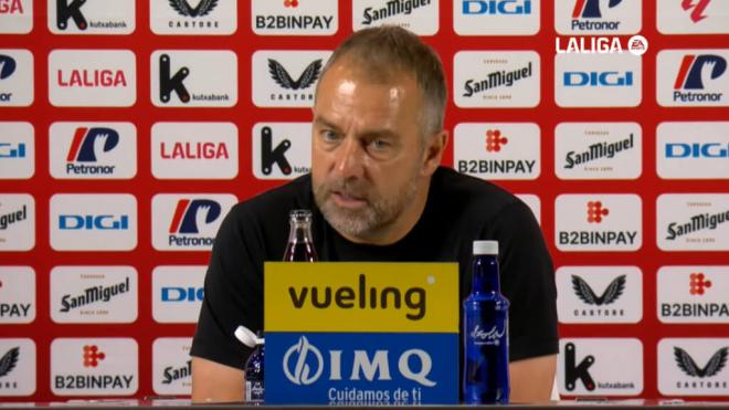 Hansi Flick, durante el AThletic-Barcelona (captura: LALIGA)
