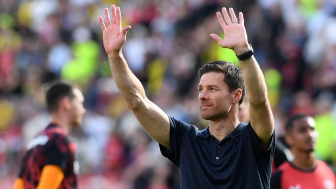 Xabi Alonso despidiéndose del Bayer Leverkusen (Cordon Press)